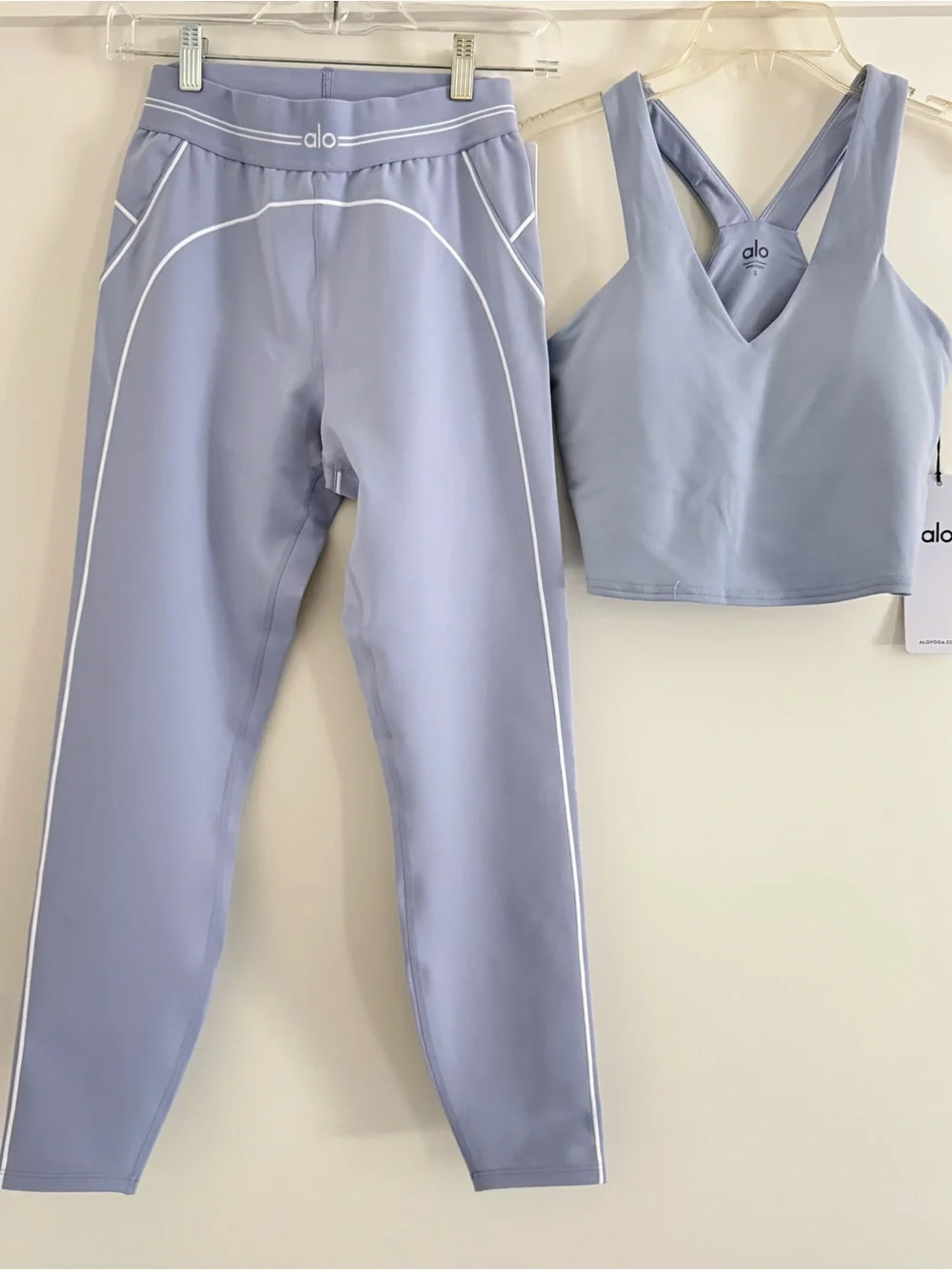 Alo Winter Frost Active Set - High-Rise Leggings & Strappy Sports Bra